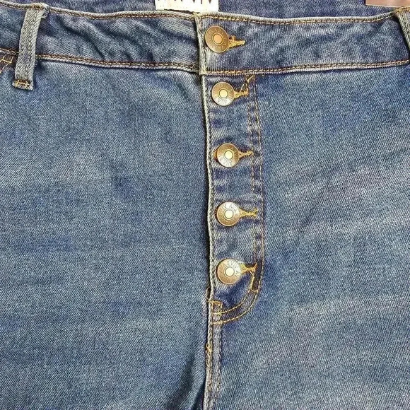 ♥Ava & Viv denim shorts - Picture 2 of 8